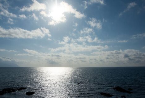 Por qué brilla el mar: un grupo de científicos desvela el motivo y no es por lo que te imaginas