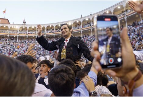 José Antonio, el hijo de Morante de la Puebla: juega en el Betis y tienen una estrecha relación