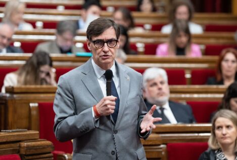 Illa insta al PP catalán a llamar a Montserrat y Feijóo para que defiendan el catalán en la UE