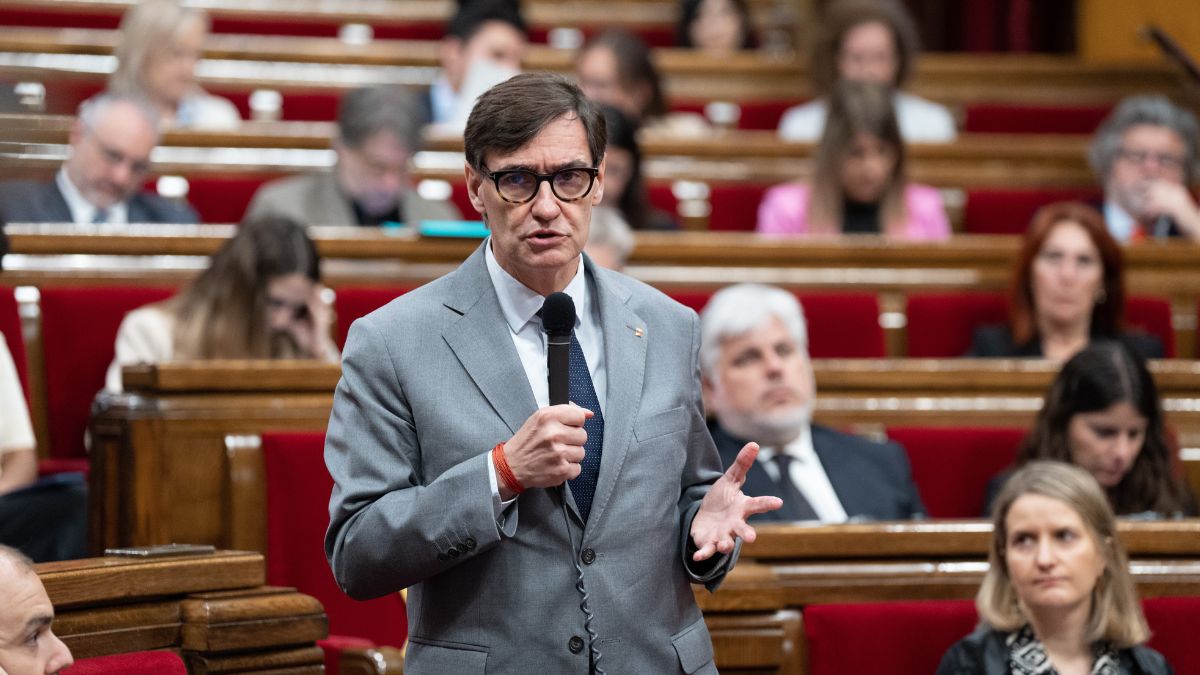Illa insta al PP catalán a llamar a Montserrat y Feijóo para que defiendan el catalán en la UE