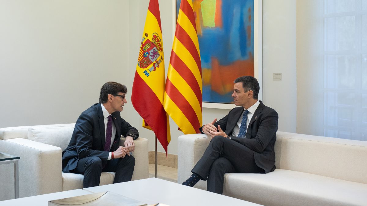 Gabinete de crisis en Moncloa: Sánchez se reúne de urgencia con Illa