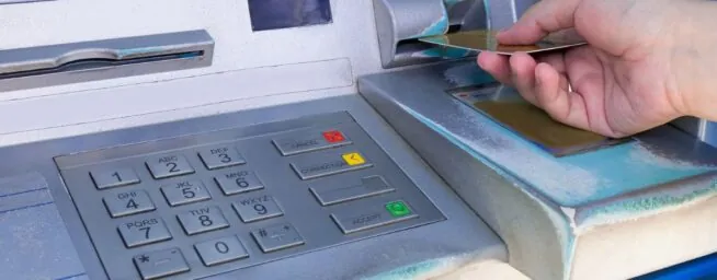 Los bancos amplían por primera vez en cinco años la red de cajeros ante el auge del efectivo