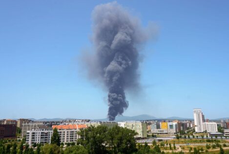 Registrado un incendio con «llamas de varios metros» en una fábrica de Vitoria