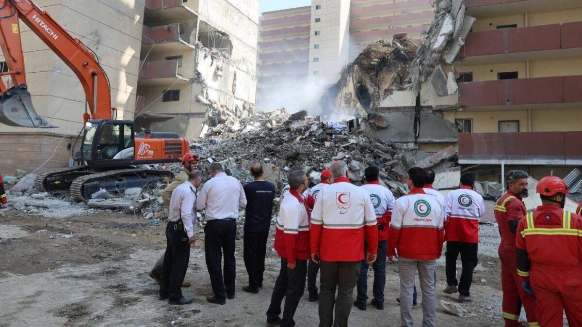 Irán informa de 60 muertos, entre ellos 20 niños, en uno de los ataques israelíes a Teherán