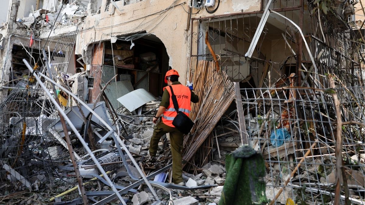 Más de 30 heridos tras el impacto de misiles iraníes en el centro y sur de Israel