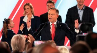 El euroescéptico Nawrocki será presidente de Polonia tras su ajustada victoria electoral