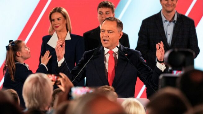 El euroescéptico Nawrocki será presidente de Polonia tras su ajustada victoria electoral