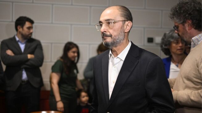 Lambán critica la sanción a una senadora del PSOE por acudir a la entrega de su retrato