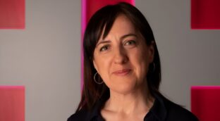 El Cervantes defiende a la alto cargo que se presenta a una plaza fija creada por ella