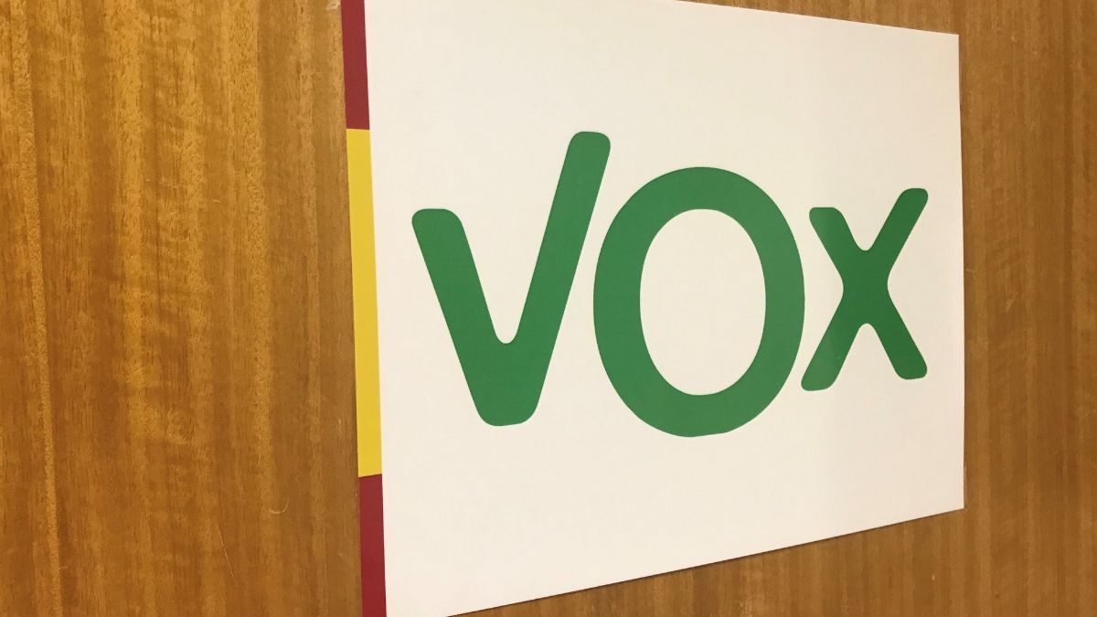 Vox exige retirar el cartel de un festival con la imagen de un soldado nazi decapitado