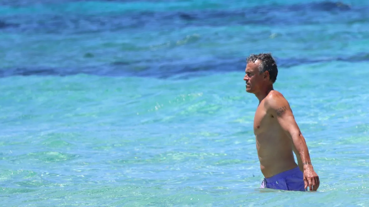 Así es la casa de 800 m² que Luis Enrique tiene en Barcelona: lujo discreto frente al mar