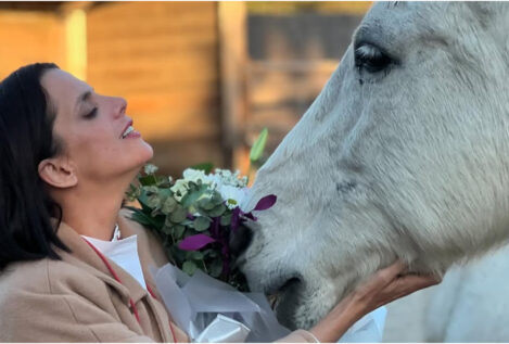 La vida rural de Macarena Gómez en un molino del siglo XVIII: en Gerona y rodeada de alpacas