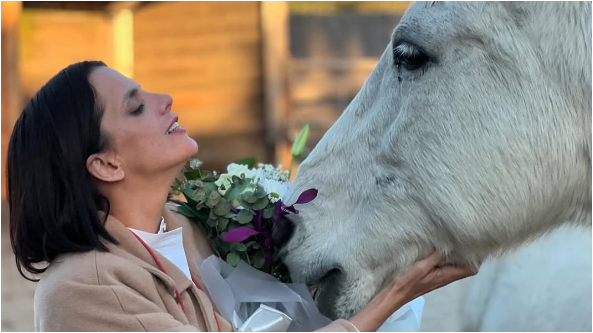 La vida rural de Macarena Gómez en un molino del siglo XVIII: en Gerona y rodeada de alpacas