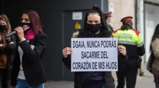 Familias catalanas denuncian que la Generalitat les «secuestra hijos con informes falsos»