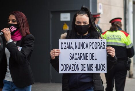 Familias catalanas denuncian que la Generalitat les «secuestra hijos con informes falsos»