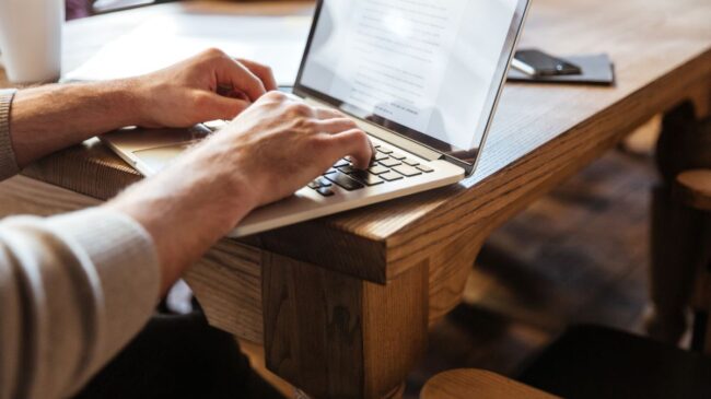 Como insectos en su ámbar las frases