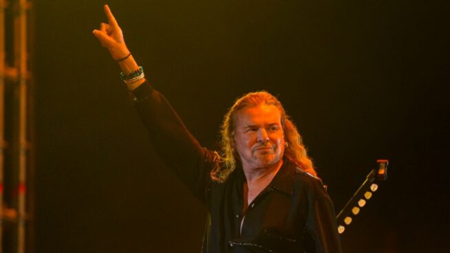 Maná pide a España que «no invierta más dinero en armamento» desde su concierto en Sevilla