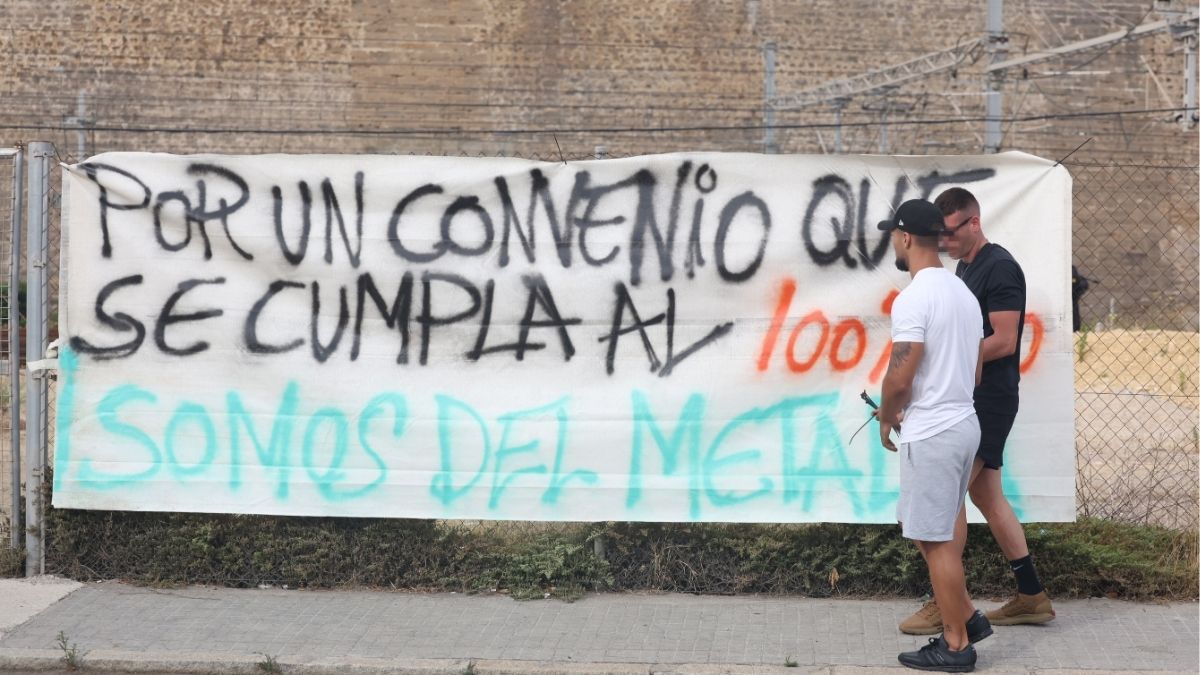 Una manifestación expresa en Cádiz el rechazo al preacuerdo sobre el convenio del metal