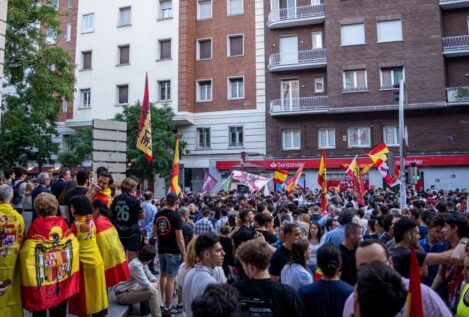 Nueva protesta en Ferraz: «Hoy entendemos por qué Sánchez quería terminar con la UCO»