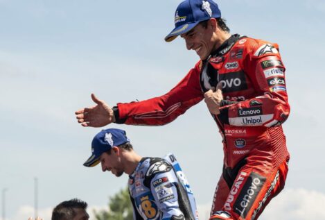 Marc Márquez se exhibe de nuevo en Aragón y es más líder de MotoGP