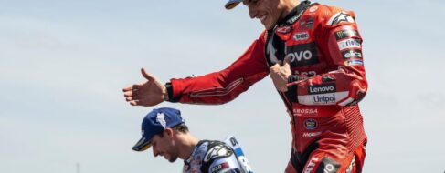 Marc Márquez se exhibe de nuevo en Aragón y es más líder de MotoGP