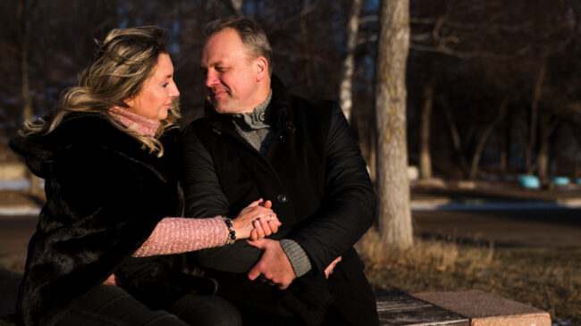 La compleja relación de matrimonio y demencia: ¿puede prevenirla o puede inducirla?