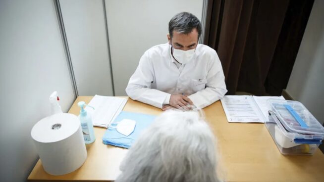 Los médicos privados avisan: copago desde enero si las aseguradoras no suben sus tarifas