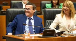 La Justicia anula el aforamiento del líder del PSOE de Extremadura por fraude de ley