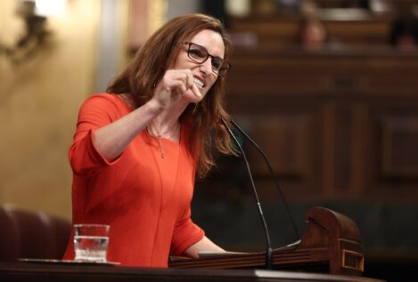 Los socios del Gobierno silencian a Mónica García para salvar la Agencia de Salud Pública
