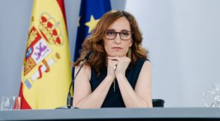 Los médicos plantan cara a Mónica García: arranca la primera huelga nacional en 30 años