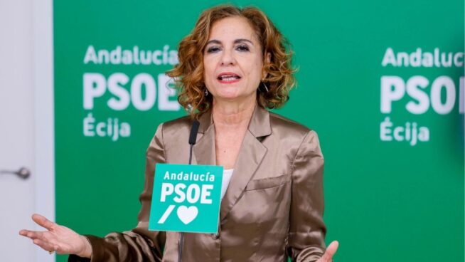 Montero descarta un adelanto electoral y pide perdón por confiar en Cerdán