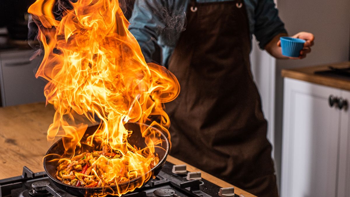 El motivo por el que los restaurantes de cinco tenedores usan papel de aluminio en la sartén