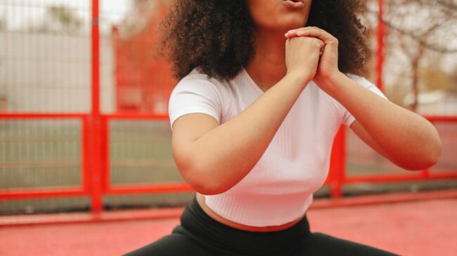 Pequeños movimientos, grandes beneficios: cómo combatir el sedentarismo con sentadillas