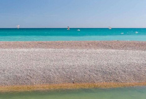 Ni de Valencia, ni de Alicante: esta es la playa de Castellón con bandera negra por mala gestión