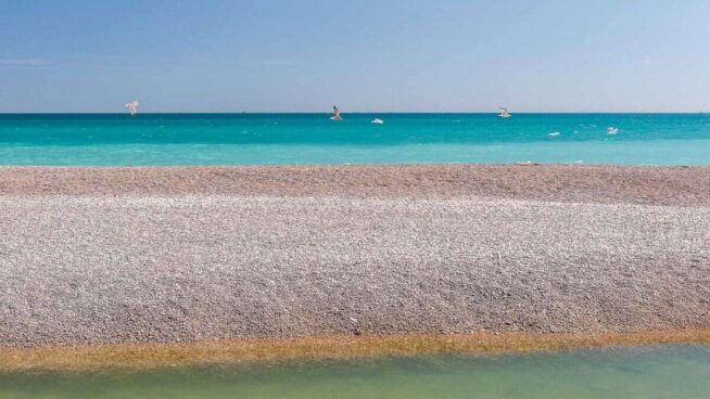 Ni de Valencia, ni de Alicante: esta es la playa de Castellón con bandera negra por mala gestión