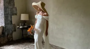 Las pamelas se visten de boda y se convierten en el accesorio fetiche para novias e invitadas