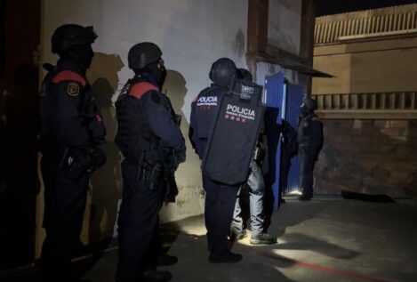 Más de 400 agentes en un operativo en Gerona y Barcelona contra el tráfico de armas y drogas
