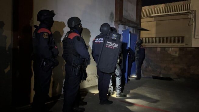 Más de 400 agentes en un operativo en Gerona y Barcelona contra el tráfico de armas y drogas