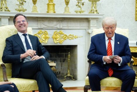 Trump desvela un mensaje de Rutte en el que alaba su papel en la OTAN: «Europa pagará»