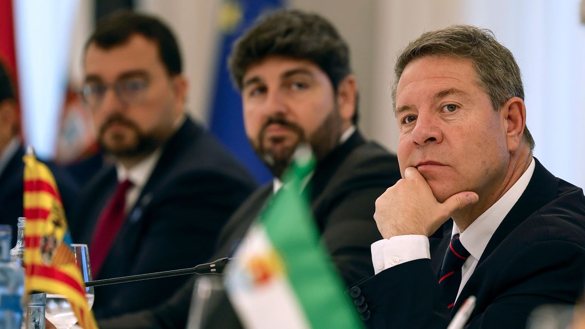 Page y Sánchez se enzarzan en la Conferencia de Presidentes por los pactos con Junts