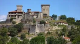El parador de Galicia que fue un castillo medieval y está junto a la frontera con Portugal