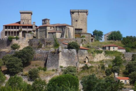 El parador de Galicia que fue un castillo medieval y está junto a la frontera con Portugal