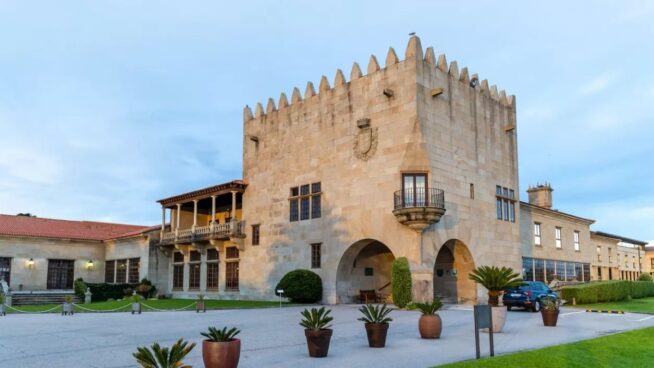 Baiona, un parador gallego que conquista a los turistas británicos con su vista al mar