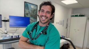 Aurelio Rojas, cardiólogo: «Las pastillas de cafeína no son energía, son una deuda con tu corazón»