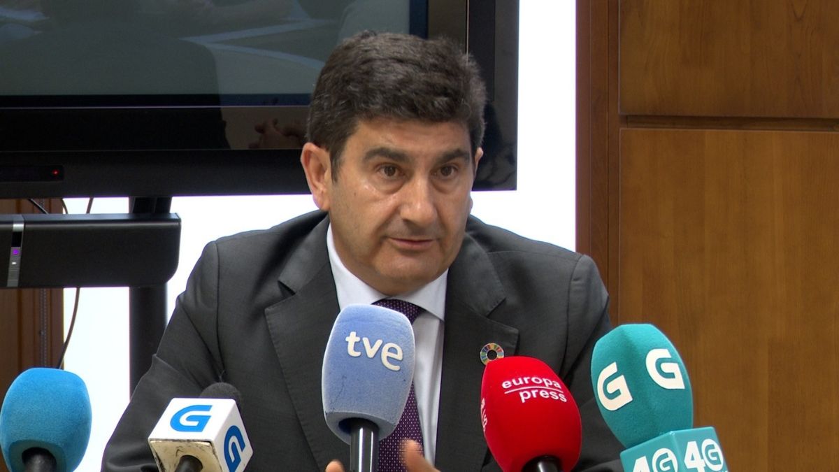 El Gobierno, «en contacto permanente» con la expedición que busca bidones radiactivos