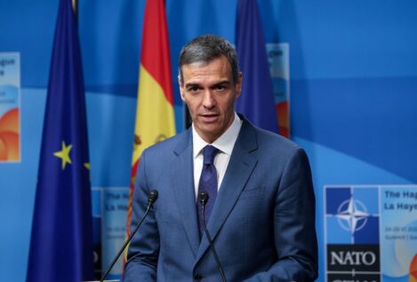 El 'show' de Sánchez en la OTAN amenaza con dinamitar el plan europeo para los aranceles