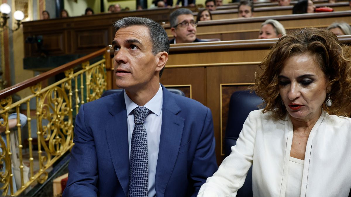 Gritos de «dimisión, dimisión» a Sánchez en la primera sesión de control tras el caso Cerdán