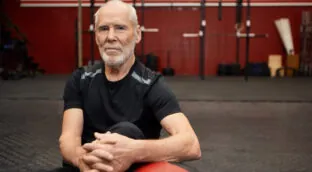 Este es el ritmo al que pierdes masa muscular cuando envejeces (y así se puede frenar)