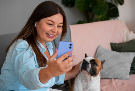 Dueños con sobrepeso, perros gordos: cómo tus hábitos de vida afectan a la obesidad canina