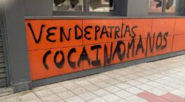 La sede del PSOE de León amanece con pintadas que tacha de «odio cobarde»